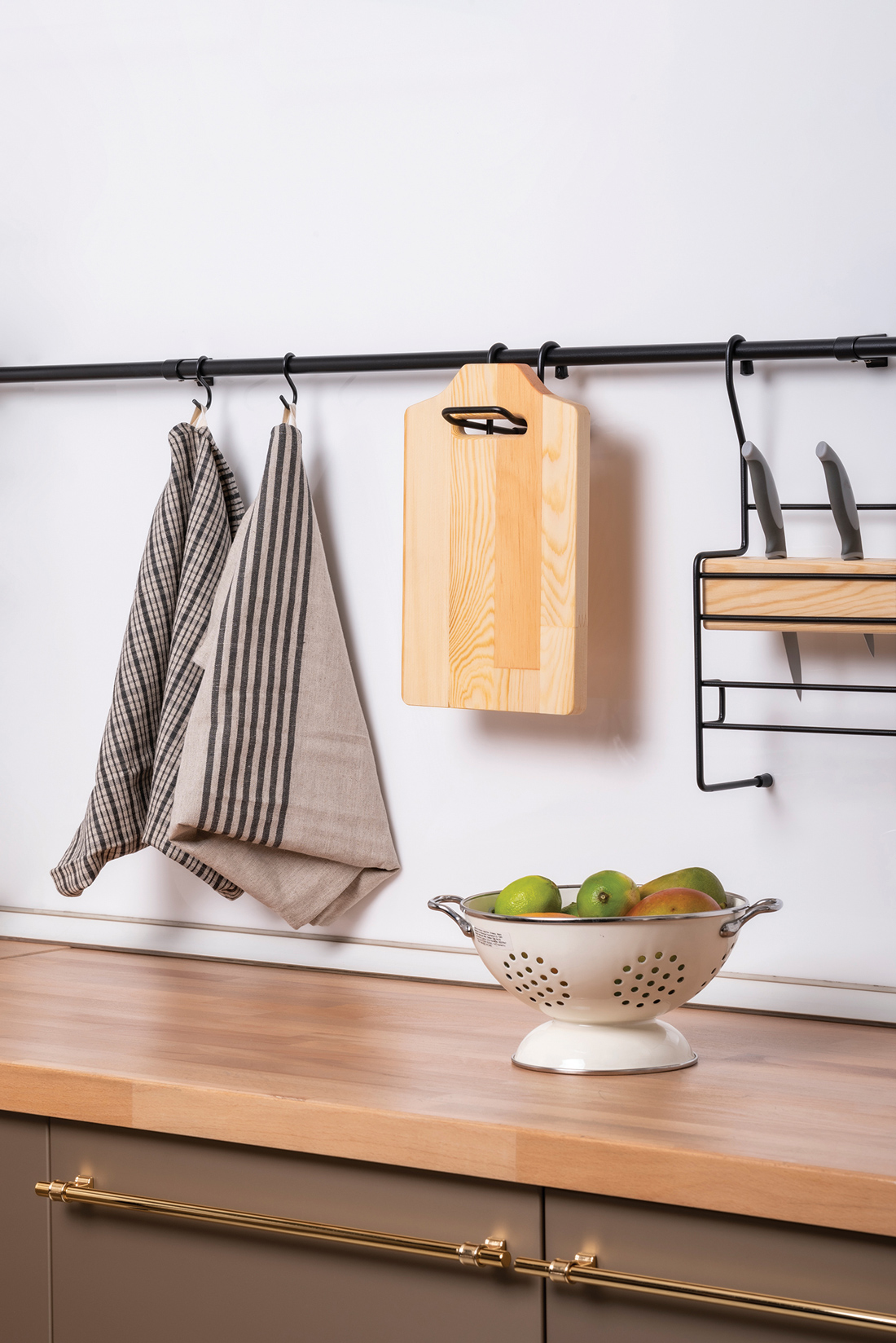 Wooden Cutting Board & Hanger